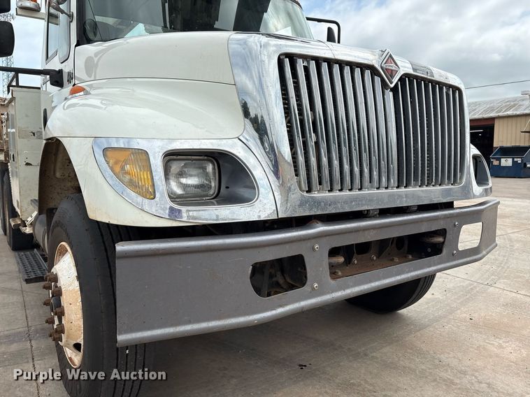 image for item EL2121 2006 International 7400 digger derrick truck