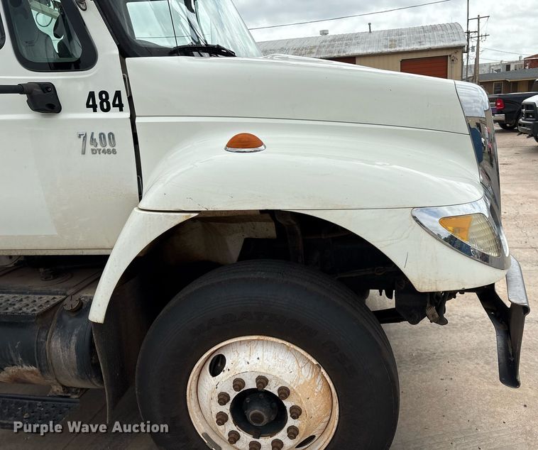 image for item EL2121 2006 International 7400 digger derrick truck