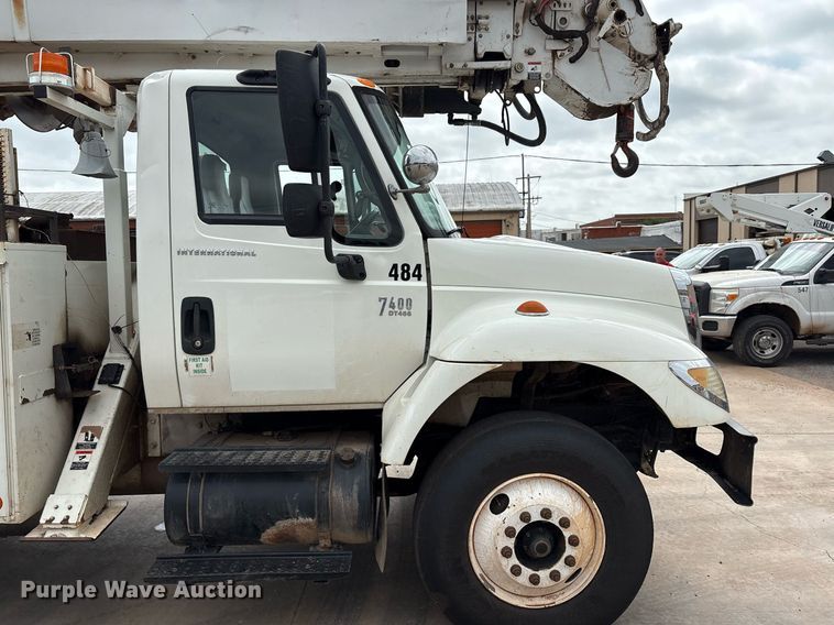 image for item EL2121 2006 International 7400 digger derrick truck