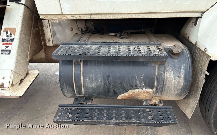 image for item EL2121 2006 International 7400 digger derrick truck