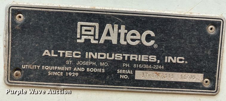 image for item EL2121 2006 International 7400 digger derrick truck