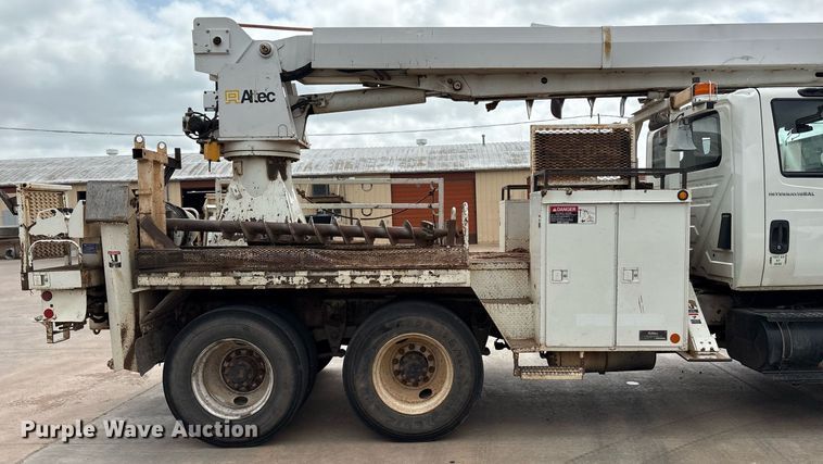 image for item EL2121 2006 International 7400 digger derrick truck