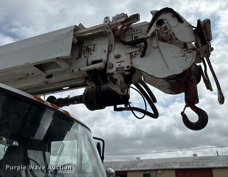 image for item EL2121 2006 International 7400 digger derrick truck