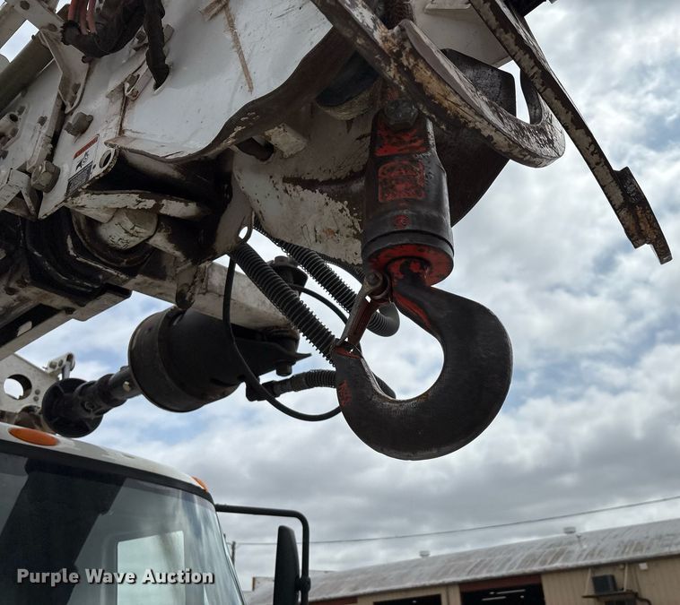 image for item EL2121 2006 International 7400 digger derrick truck