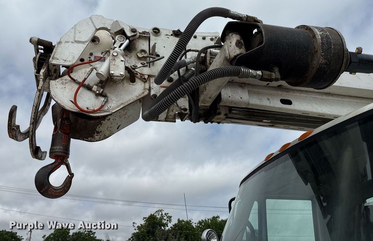 image for item EL2121 2006 International 7400 digger derrick truck