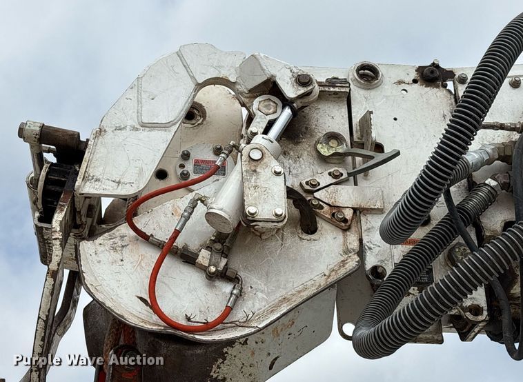 image for item EL2121 2006 International 7400 digger derrick truck