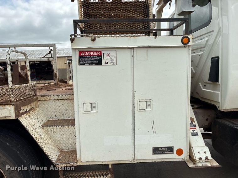 image for item EL2121 2006 International 7400 digger derrick truck