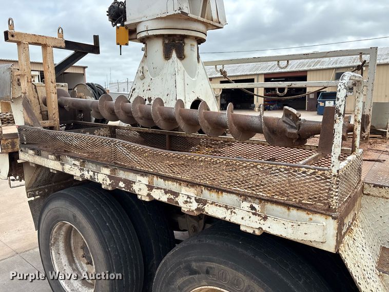 image for item EL2121 2006 International 7400 digger derrick truck