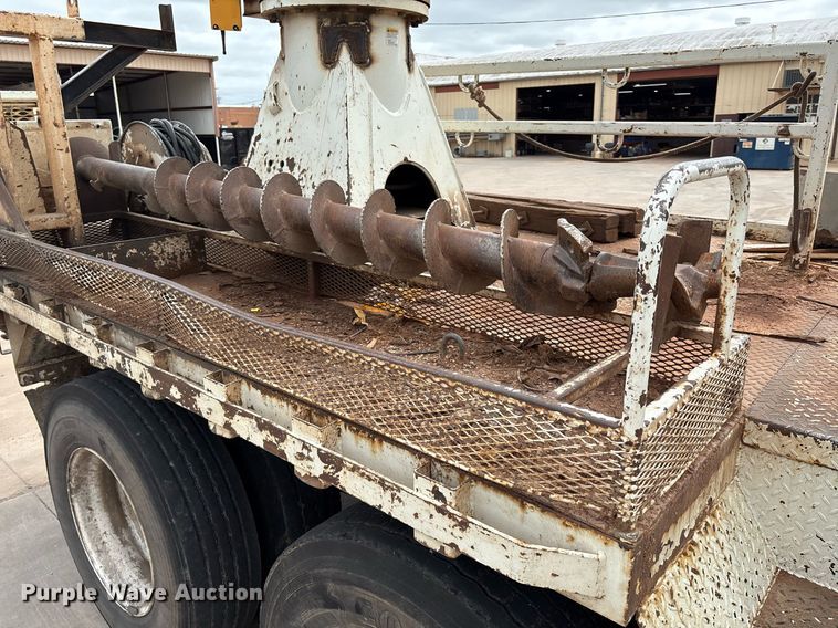 image for item EL2121 2006 International 7400 digger derrick truck