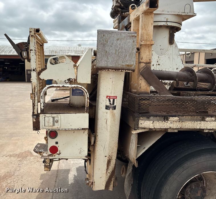 image for item EL2121 2006 International 7400 digger derrick truck