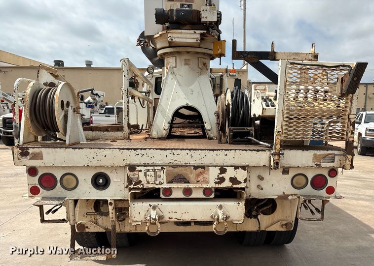 image for item EL2121 2006 International 7400 digger derrick truck