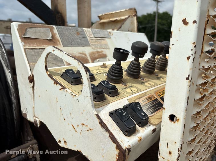 image for item EL2121 2006 International 7400 digger derrick truck