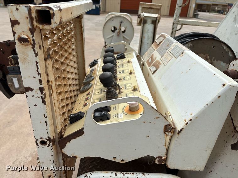 image for item EL2121 2006 International 7400 digger derrick truck