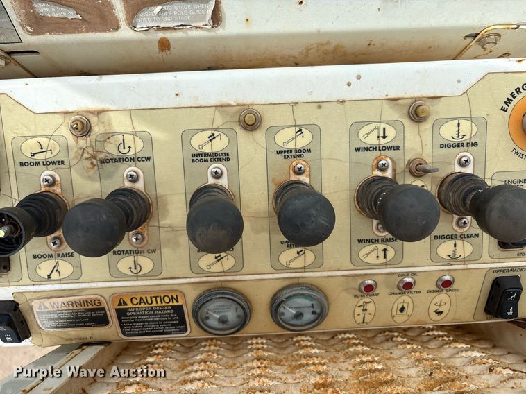 image for item EL2121 2006 International 7400 digger derrick truck