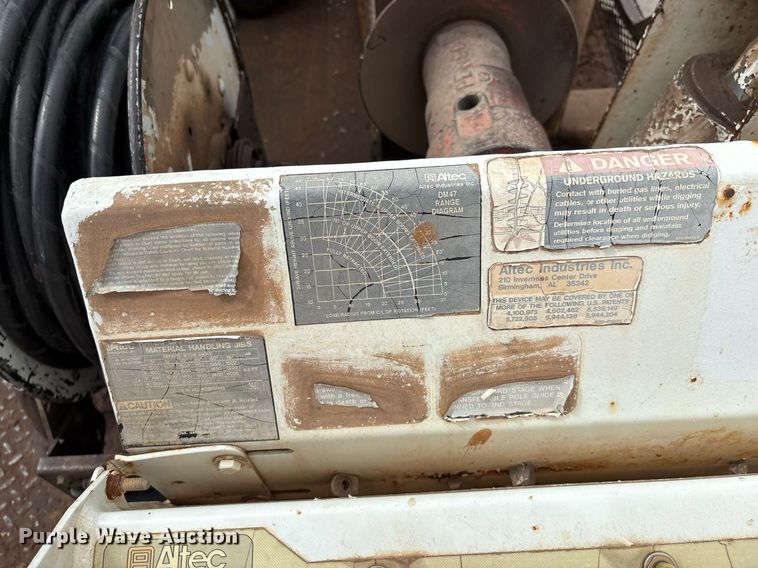 image for item EL2121 2006 International 7400 digger derrick truck