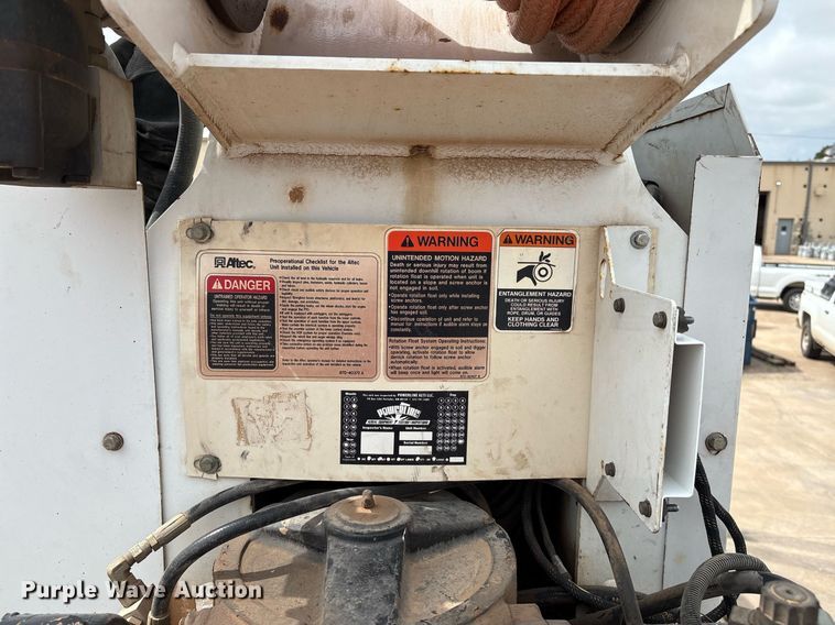 image for item EL2121 2006 International 7400 digger derrick truck