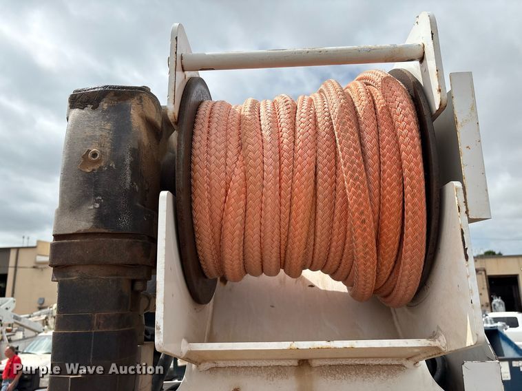 image for item EL2121 2006 International 7400 digger derrick truck