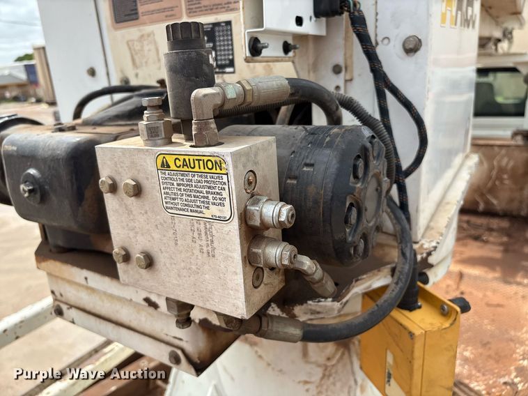 image for item EL2121 2006 International 7400 digger derrick truck