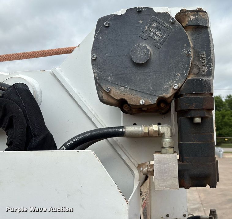 image for item EL2121 2006 International 7400 digger derrick truck