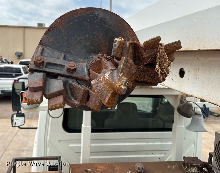 image for item EL2121 2006 International 7400 digger derrick truck