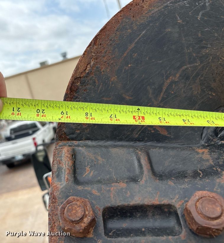 image for item EL2121 2006 International 7400 digger derrick truck