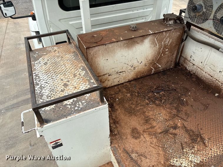 image for item EL2121 2006 International 7400 digger derrick truck