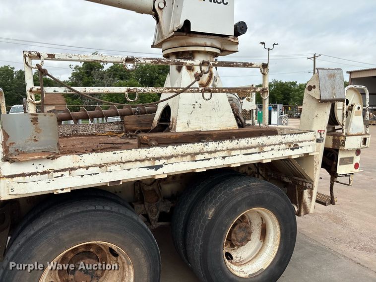 image for item EL2121 2006 International 7400 digger derrick truck