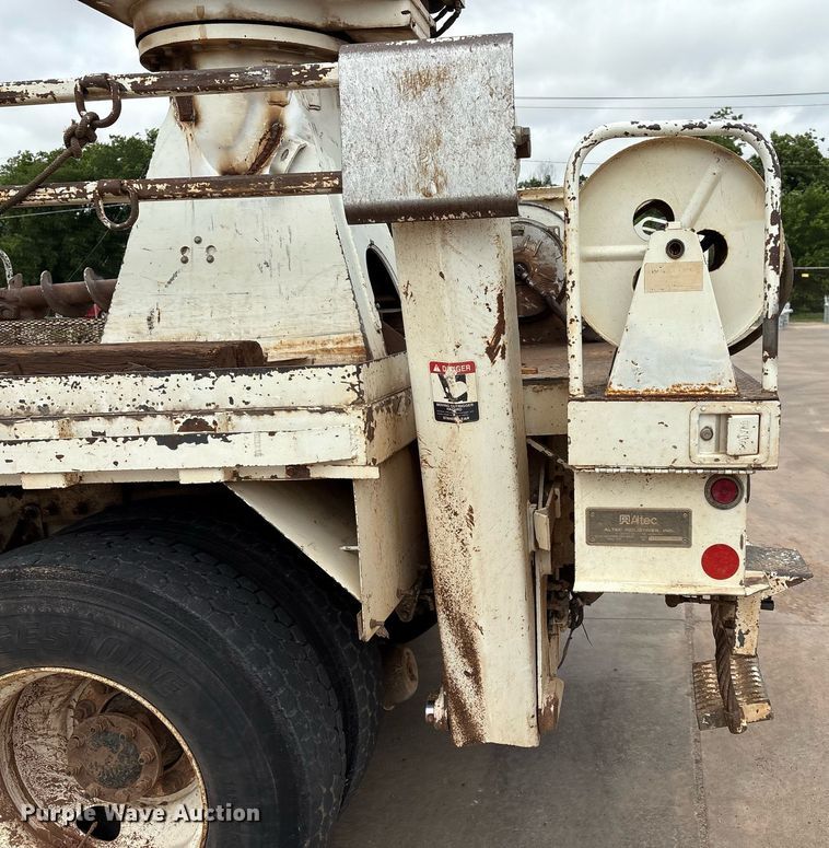 image for item EL2121 2006 International 7400 digger derrick truck