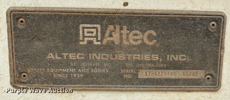 image for item EL2121 2006 International 7400 digger derrick truck