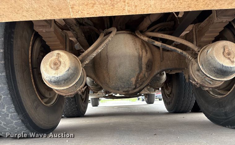 image for item EL2121 2006 International 7400 digger derrick truck