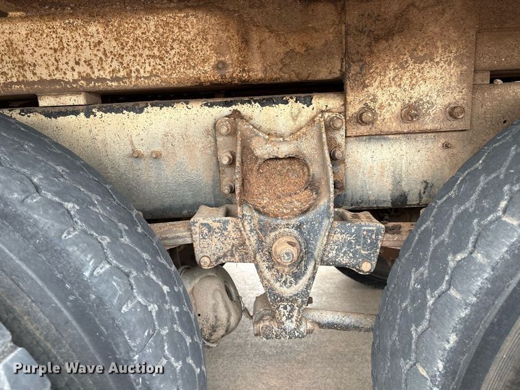 image for item EL2121 2006 International 7400 digger derrick truck