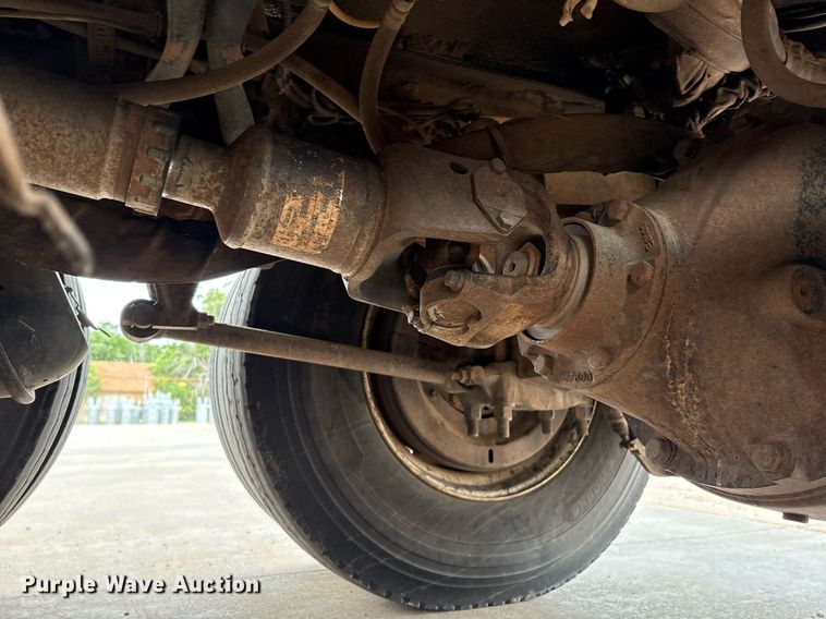 image for item EL2121 2006 International 7400 digger derrick truck