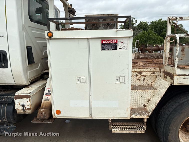 image for item EL2121 2006 International 7400 digger derrick truck