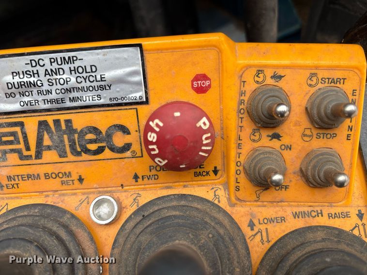 image for item EL2121 2006 International 7400 digger derrick truck