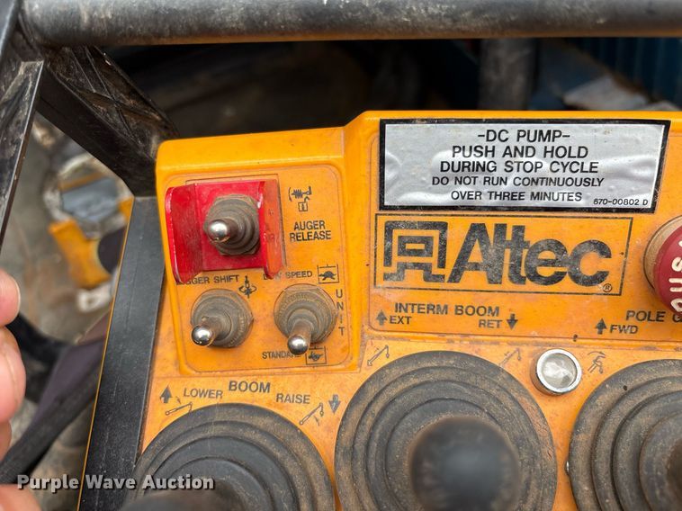 image for item EL2121 2006 International 7400 digger derrick truck