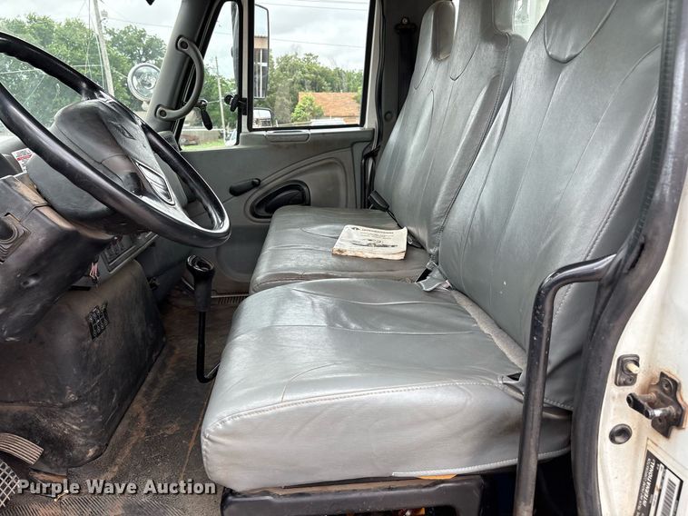 image for item EL2121 2006 International 7400 digger derrick truck