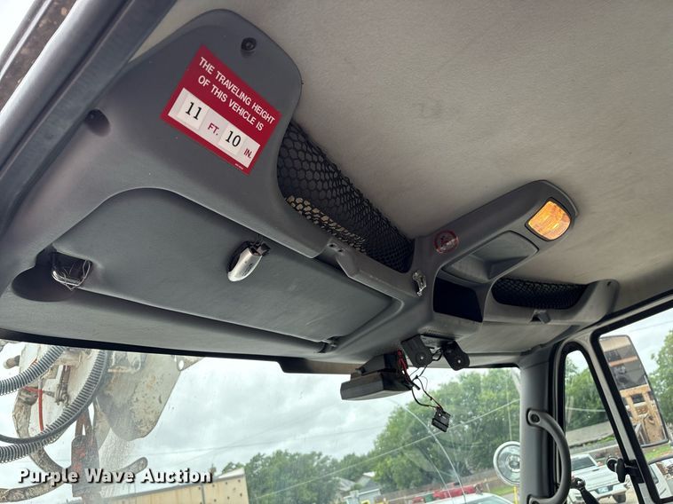 image for item EL2121 2006 International 7400 digger derrick truck