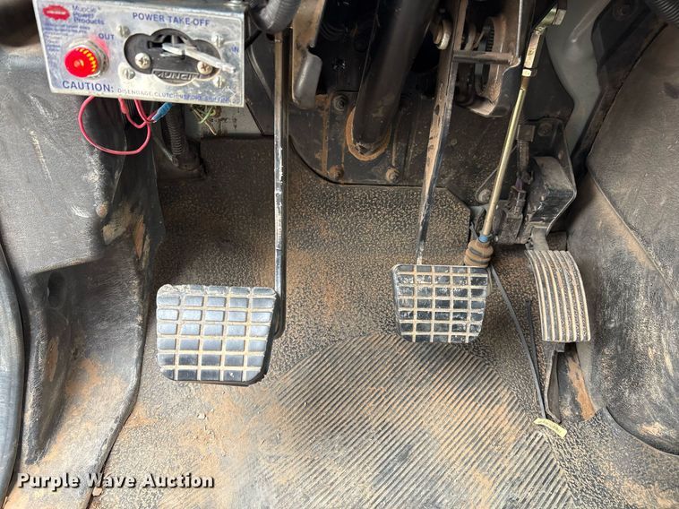 image for item EL2121 2006 International 7400 digger derrick truck