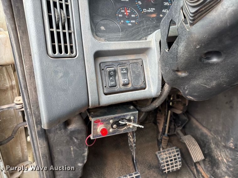 image for item EL2121 2006 International 7400 digger derrick truck