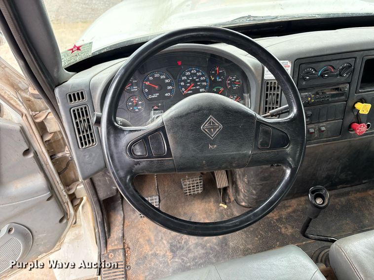 image for item EL2121 2006 International 7400 digger derrick truck