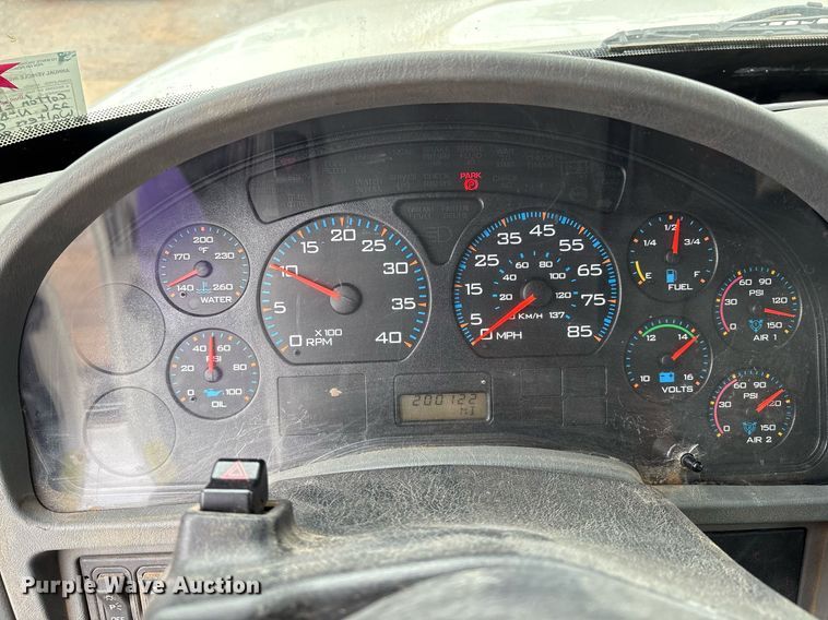 image for item EL2121 2006 International 7400 digger derrick truck