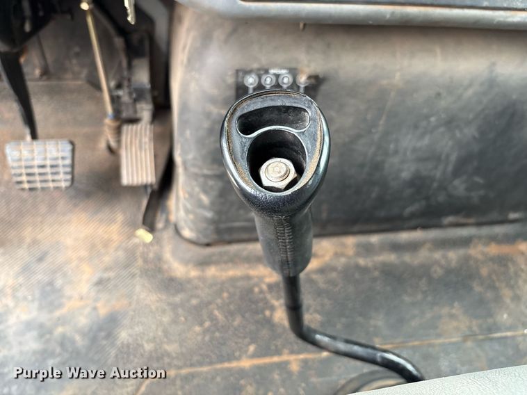 image for item EL2121 2006 International 7400 digger derrick truck