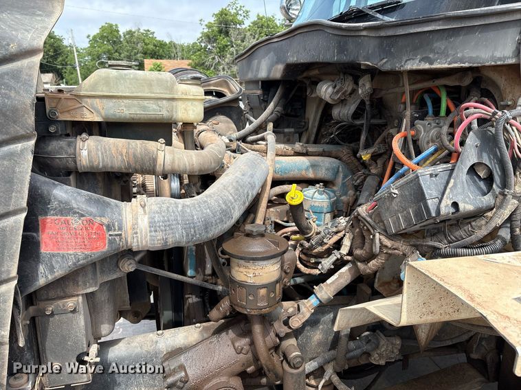 image for item EL2121 2006 International 7400 digger derrick truck