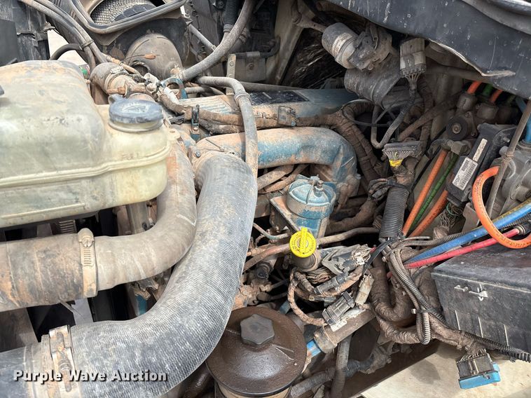 image for item EL2121 2006 International 7400 digger derrick truck