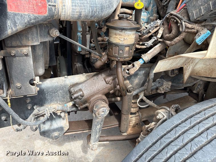 image for item EL2121 2006 International 7400 digger derrick truck