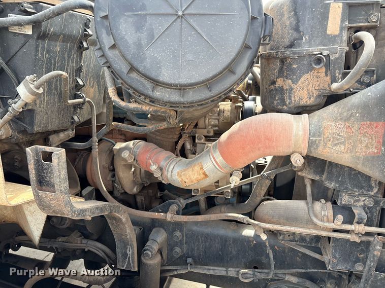 image for item EL2121 2006 International 7400 digger derrick truck