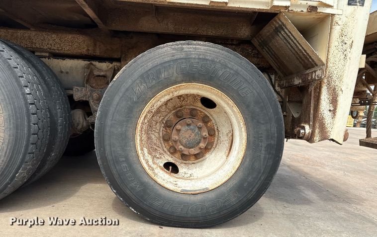 image for item EL2121 2006 International 7400 digger derrick truck