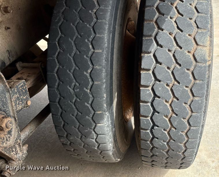 image for item EL2121 2006 International 7400 digger derrick truck