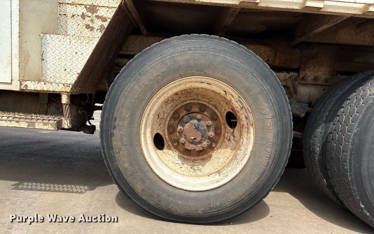 image for item EL2121 2006 International 7400 digger derrick truck