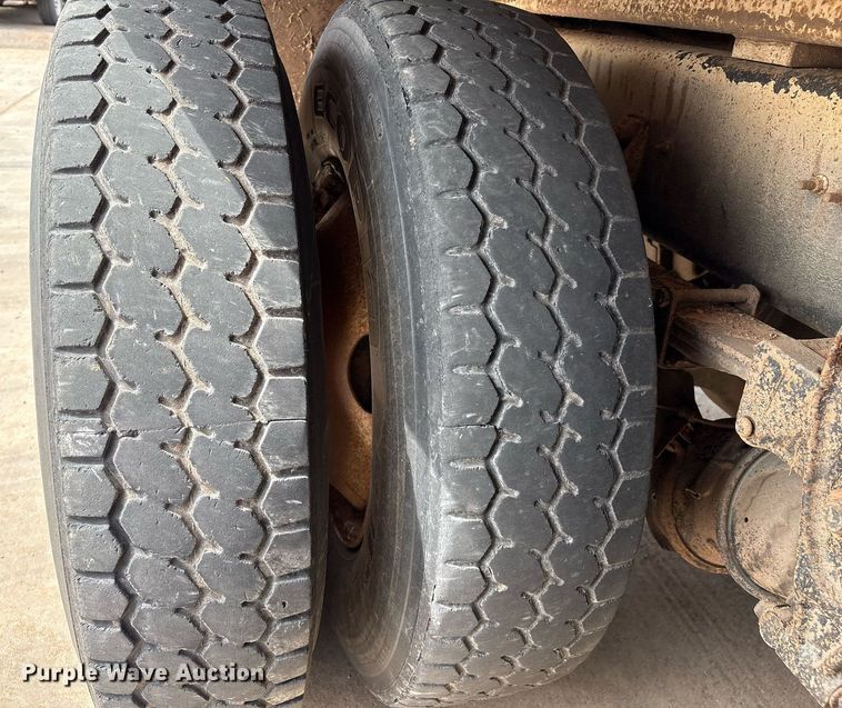 image for item EL2121 2006 International 7400 digger derrick truck